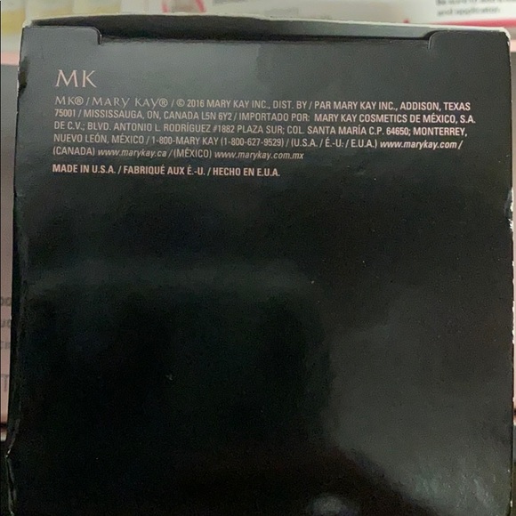 Mary Kay Translucent Loose Powder - Picture 2 of 2